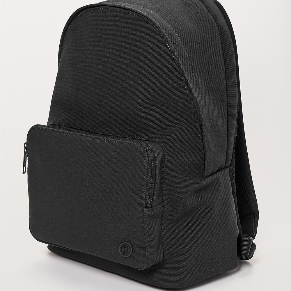 Lululemon everywhere backpack 17L $128 - Picture 4 of 8